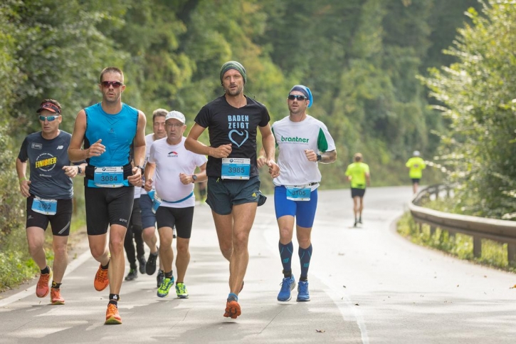 Rekordteilnehmer10KilometerLaufHelenental(c)RainerMirau