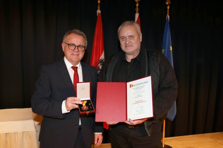 OthmarJanitsErhaeltEhrenzeichenVonLandeshauptmannHansNiesslFotoBgldLandesmedienservice