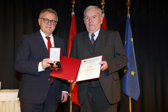 RobertDenkVerleihungVerdienstkreuzFotoBgldLandesmedienservice