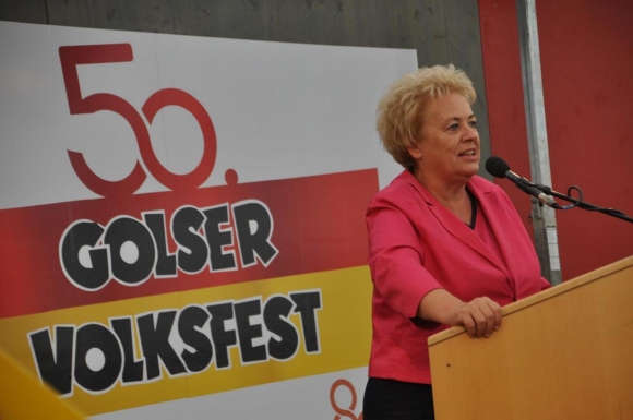 LandesraetinVerenaDunstBeiIhrerRedeAmGolserVolksfestFotoWilhelmBoehm