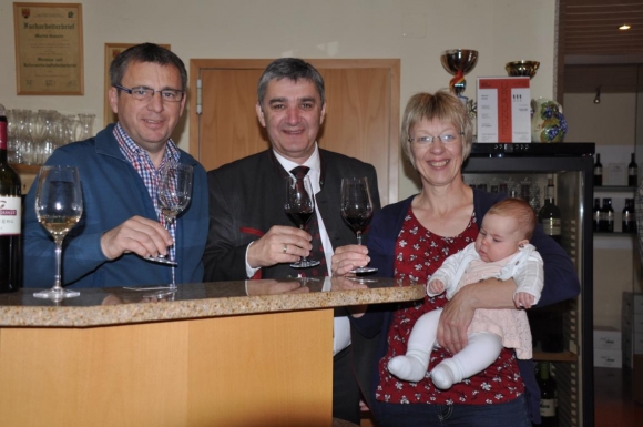 2017WeinbauGasslerUhudlerFrizzanteMoschendorfFotoPrinzSCHNAPPENat