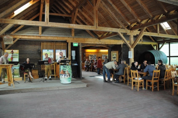 VeranstaltungshalleWeinmuseumMoschendorfFotoPrinzSCHNAPPENat