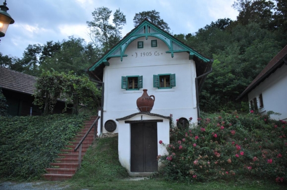 AltesKellerstoecklImWeinmuseumMoschendorfFotoPrinzSCHNAPPENat