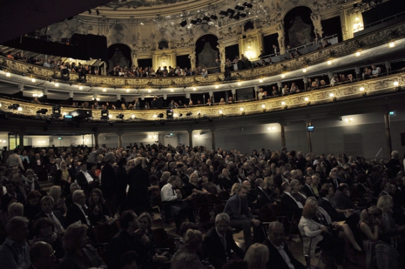 PublikumWiderDieGewaltFotoPrinz