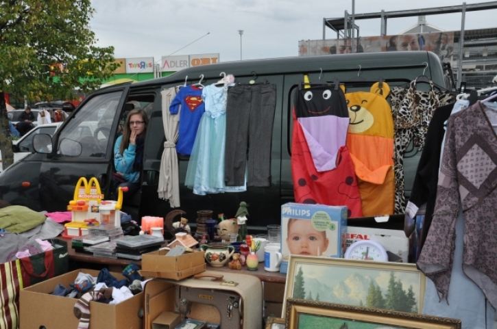 FlohmarktStandInWrNeustadtFotoAnnemariePrinz