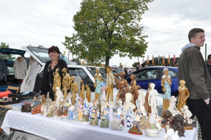 FlohmarktStandObiWrNeustadtFotoAnnemariePrinz