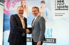ShakeHandsLHDoskozilUndAlfonsHaiderFotoWilhelmBoehm