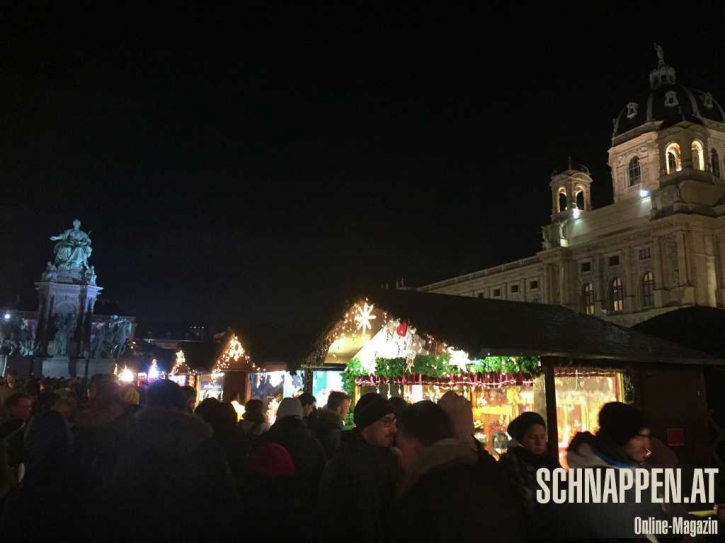 KunsthandwerkPunschGluehweinChristkindlmarktWeihnachtsdorfFotoPrinzSCHNAPPENat