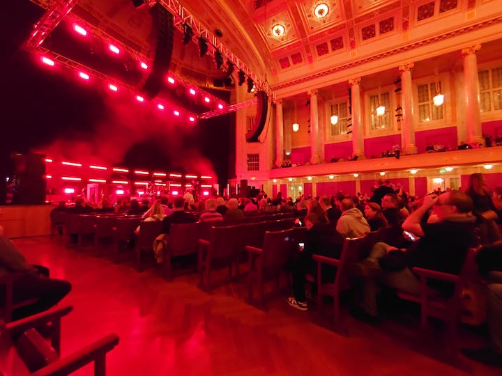 Der wunderschöne Große Saal des Wiener Konzerthauses beim Auftritt von Dave Stewart im Rahmen der 40th Anniversary Sweet Dreams-Tour "Eurythmics Songbook" Foto: Kelo KonzerthausDaveStewartAuftrittFotoKelo