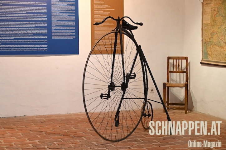 FahrradAufBurgGuessingSonderausstellungFotoPrinzSCHNAPPENat