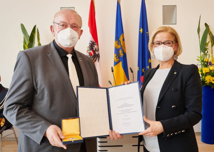 JohannGartnerNOEFussballverbandEhrenzeichenFotoNLKPfeiffer