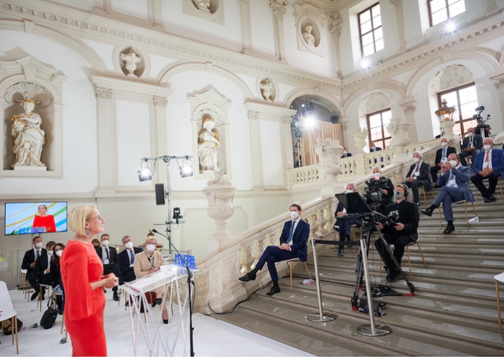 2021DieLandeshauptfrauMiklLeitnerBeimEuropaForumWachauFotoNLKPfeiffer