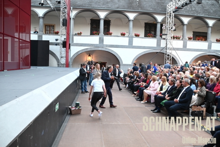 SchlosshofPublikumKobersdorfFotoPrinzSCHNAPPENat